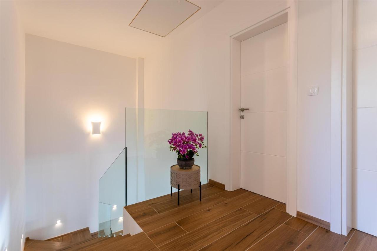 Villa Manhattan Dobrinj Exterior photo